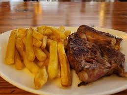 Bife de chorizo con guarnición